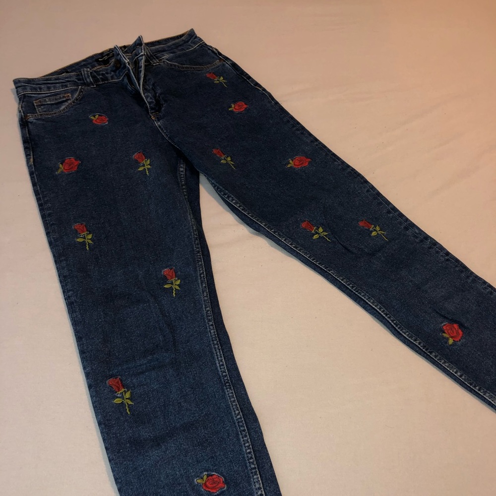 Jeans with rose print